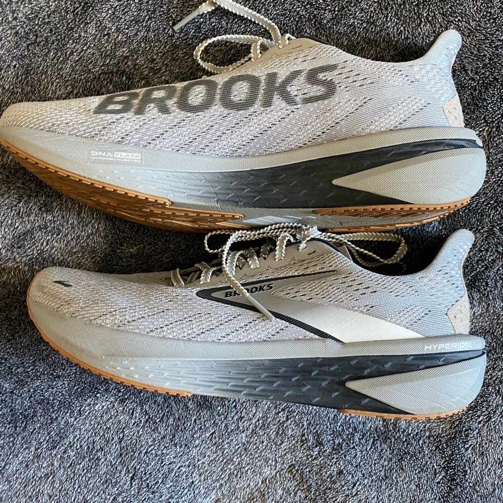Brooks Hyperion 2 running shoe